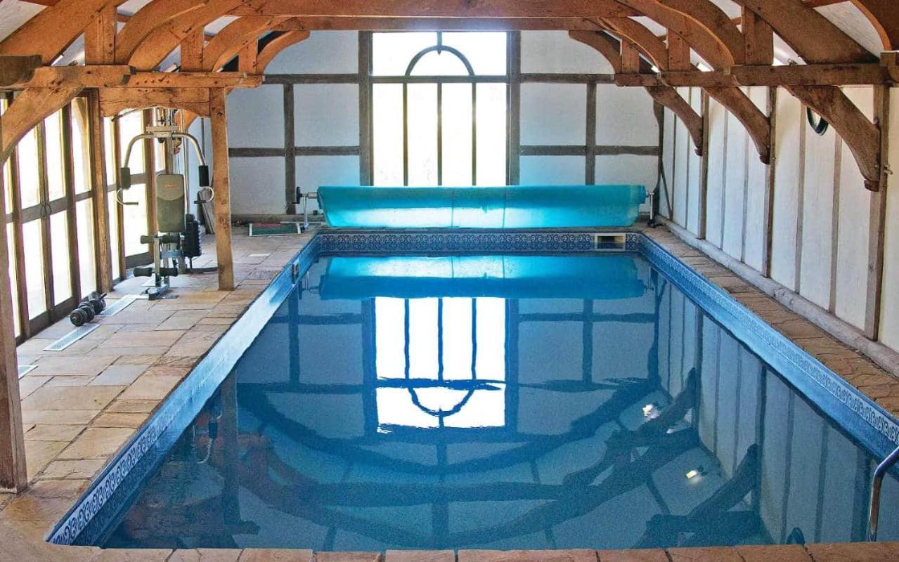 The Old Mill Barn With Hot Tub And Private Use Of Heated Pool Villa Wirral Exterior foto