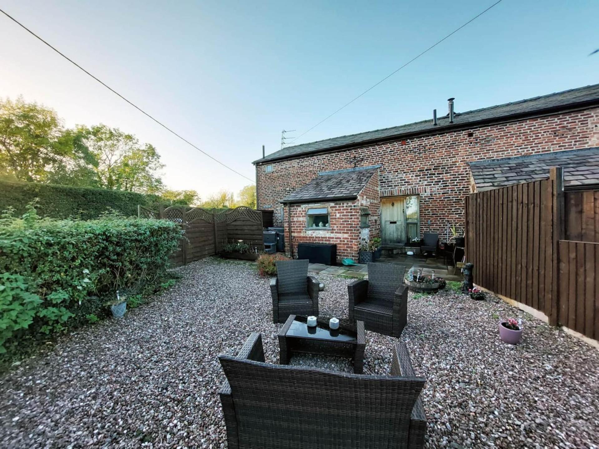 The Old Mill Barn With Hot Tub And Private Use Of Heated Pool Villa Wirral Exterior foto