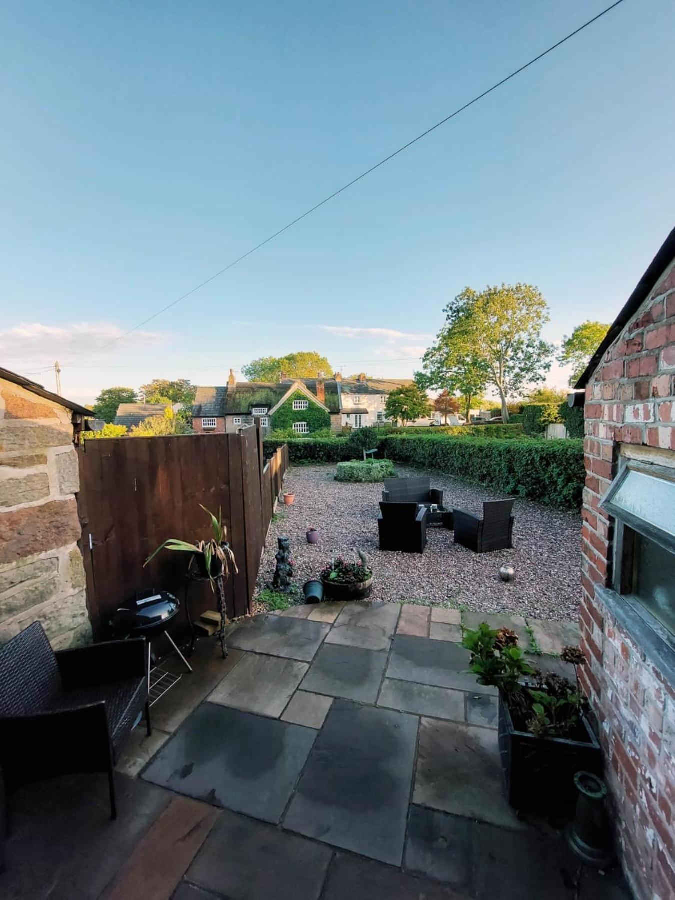 The Old Mill Barn With Hot Tub And Private Use Of Heated Pool Villa Wirral Exterior foto