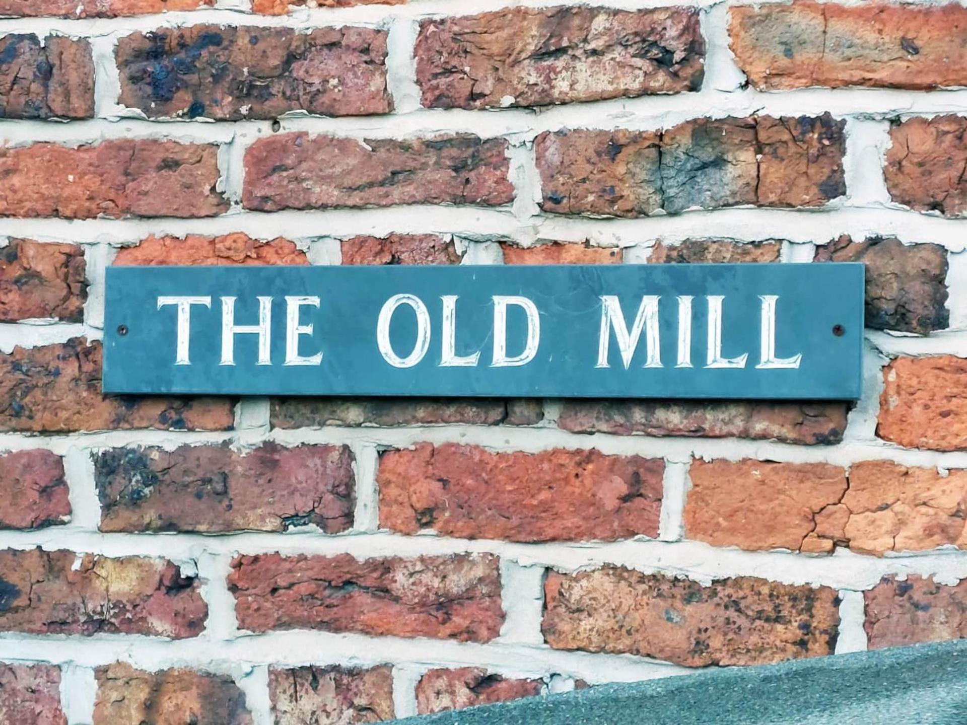 The Old Mill Barn With Hot Tub And Private Use Of Heated Pool Villa Wirral Exterior foto